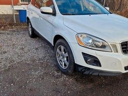 Vit Begagnad 2010 Volvo XC60 Summum SUV | 84 900 kr (Marknadspris)