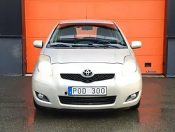 Ljusbrun Begagnad 2011 Toyota Yaris Halvkombi | 49 900 kr (Marknadspris)