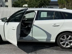 Vit Begagnad 2016 Volvo V60 Summum Kombi | 165 000 kr (Marknadspris)