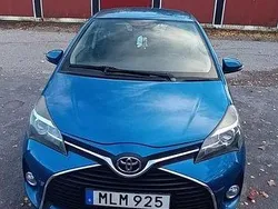Blå Begagnad 2015 Toyota Yaris Active Halvkombi | 109 999 kr (Marknadspris)