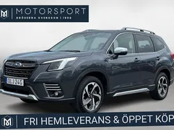 Grå Begagnad 2023 Subaru Forester SUV | 389 900 kr (Marknadspris)