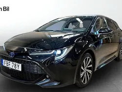 Svart Begagnad 2022 Toyota Corolla Style Kombi | 259 900 kr (Marknadspris)