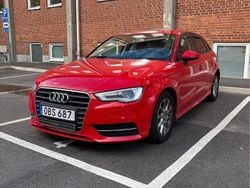 Röd Begagnad 2014 Audi A3 Sportback Attraction Halvkombi | 89 900 kr (Marknadspris)