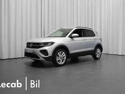 Grå (smokey grey metallic) Ny 2025 VW T-Cross Life SUV | 279 500 kr (Lite dyr)