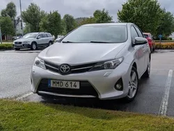 Silver Begagnad 2014 Toyota Auris Halvkombi | 110 000 kr (Marknadspris)