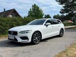 Vit Begagnad 2021 Volvo V60 Momentum Kombi | 269 000 kr (Bra pris)