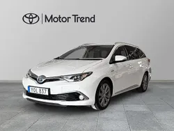 Vit Begagnad 2017 Toyota Auris Touring Sports Executive Kombi | 155 000 kr (Marknadspris)