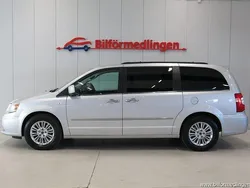 Silver samma som bilen Begagnad 2011 Lancia Voyager Minibuss | 54 900 kr (Marknadspris)