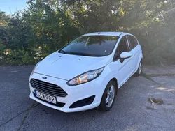 Vit Begagnad 2015 Ford Fiesta Trend Halvkombi | 58 000 kr (Marknadspris)