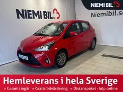 Röd Begagnad 2017 Toyota Yaris Active Halvkombi | 129 900 kr (Marknadspris)