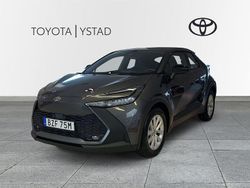 Mörkgrå (grå) Ny 2025 Toyota C-HR Active SUV | 317 500 kr (Bra pris)