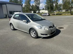Silver Begagnad 2007 Toyota Auris Halvkombi | 30 000 kr (Bra pris)