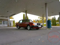 Röd Begagnad 1982 Volvo 240 Sedan | 219 000 kr