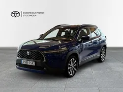 Mörkblå Begagnad 2023 Toyota Corolla Cross Executive SUV | 399 900 kr (Marknadspris)
