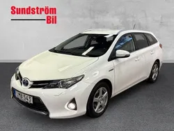 Vit Begagnad 2014 Toyota Auris Hybrid Edition Kombi | 154 900 kr (Marknadspris)