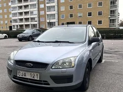 Blå Begagnad 2006 Ford Focus Halvkombi | 12 500 kr (Bra pris)