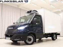 Mörkblå (blå) Begagnad 2023 Iveco Daily Van | 379 700 kr (Marknadspris)