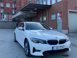 Vit Begagnad 2021 BMW 320 Sport Line Kombi | 239 999 kr (Superpris)
