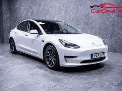 Vit Begagnad 2021 Tesla Model 3 Standard Range Plus Sedan | 234 800 kr (Marknadspris)