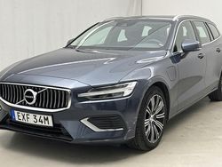 Mörkblå Begagnad 2022 Volvo V60 Inscription Kombi | 369 000 kr (Marknadspris)