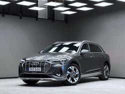 Grå Begagnad 2021 Audi e-tron S-Line SUV | 429 900 kr (Marknadspris)
