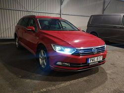 Röd Begagnad 2016 VW Passat Executive Kombi | 189 000 kr (Marknadspris)