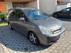 Grå Begagnad 2004 Toyota Corolla Verso Minibuss | 39 999 kr (Bra pris)