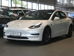 Vit Begagnad 2020 Tesla Model 3 Standard Range Plus Sedan | 219 000 kr (Marknadspris)