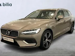 Grå Begagnad 2022 Volvo V60 Inscription Kombi | 369 900 kr (Marknadspris)