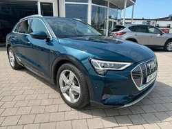 Blå (blå metallic) Begagnad 2020 Audi e-tron Comfort SUV | 319 000 kr (Bra pris)