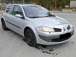 Grå Begagnad 2006 Renault Mégane II Halvkombi | 27 000 kr (Marknadspris)