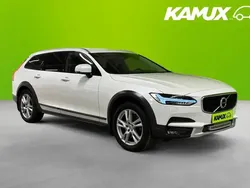 Vit Begagnad 2018 Volvo V90 CC Momentum Kombi | 268 900 kr (Marknadspris)