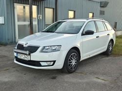 Vit Begagnad 2015 Skoda Octavia Kombi | 79 800 kr (Bra pris)