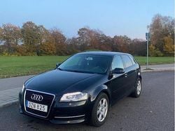 Svart Begagnad 2013 Audi A3 Sportback Attraction Halvkombi | 45 000 kr (Marknadspris)