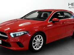 Röd (red) Begagnad 2019 Mercedes A180 Halvkombi | 199 900 kr (Superpris)