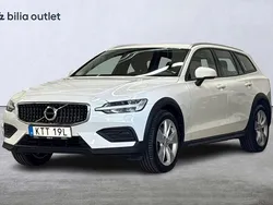 Vit Begagnad 2020 Volvo V60 CC SE Kombi | 209 900 kr (Marknadspris)