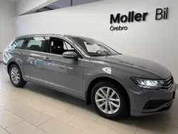 Grå (moonstone grey) Begagnad 2024 VW Passat Business Kombi | 314 900 kr (Marknadspris)