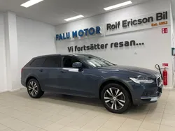 Mörkblå (blå) Begagnad 2021 Volvo V90 CC SE Kombi | 399 500 kr (Marknadspris)