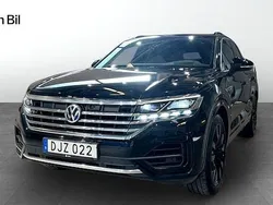 Svart (deep black pearl) Begagnad 2018 VW Touareg Executive SUV | 499 900 kr (Lite dyr)