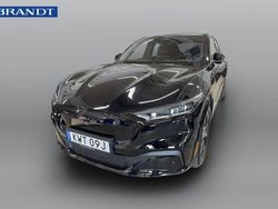 Svart Begagnad 2023 Ford Mustang Mach-E SUV | 599 000 kr