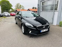 Svart Begagnad 2013 Volvo V40 CC Momentum Kombi | 99 900 kr (Marknadspris)