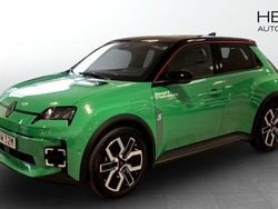 Grön (green) Begagnad 2025 Renault R5 Techno Halvkombi | 379 900 kr (Lite dyr)