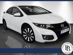 Vit Begagnad 2015 Honda Civic Executive Halvkombi | 114 900 kr (Marknadspris)