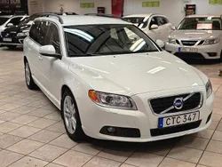 Vit Begagnad 2013 Volvo V70 Momentum Kombi | 106 900 kr (Marknadspris)
