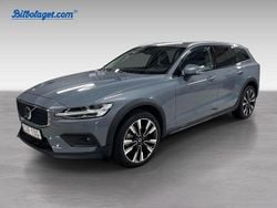 Grå Begagnad 2024 Volvo V60 CC Plus Kombi | 445 000 kr (Marknadspris)