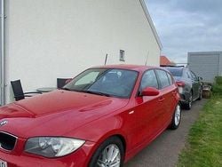 Röd Begagnad 2007 BMW 120 Advantage Halvkombi | 67 500 kr (Marknadspris)