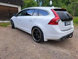 Vit Begagnad 2013 Volvo V60 R-Design Kombi | 79 500 kr (Marknadspris)