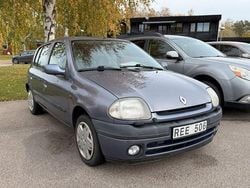 Blå Begagnad 1999 Renault Clio II Halvkombi | 24 500 kr (Marknadspris)