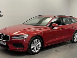 Röd Begagnad 2021 Volvo V60 Pro Kombi | 318 500 kr (Marknadspris)