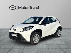 Vit Begagnad 2022 Toyota Aygo X-play Halvkombi | 134 900 kr (Bra pris)